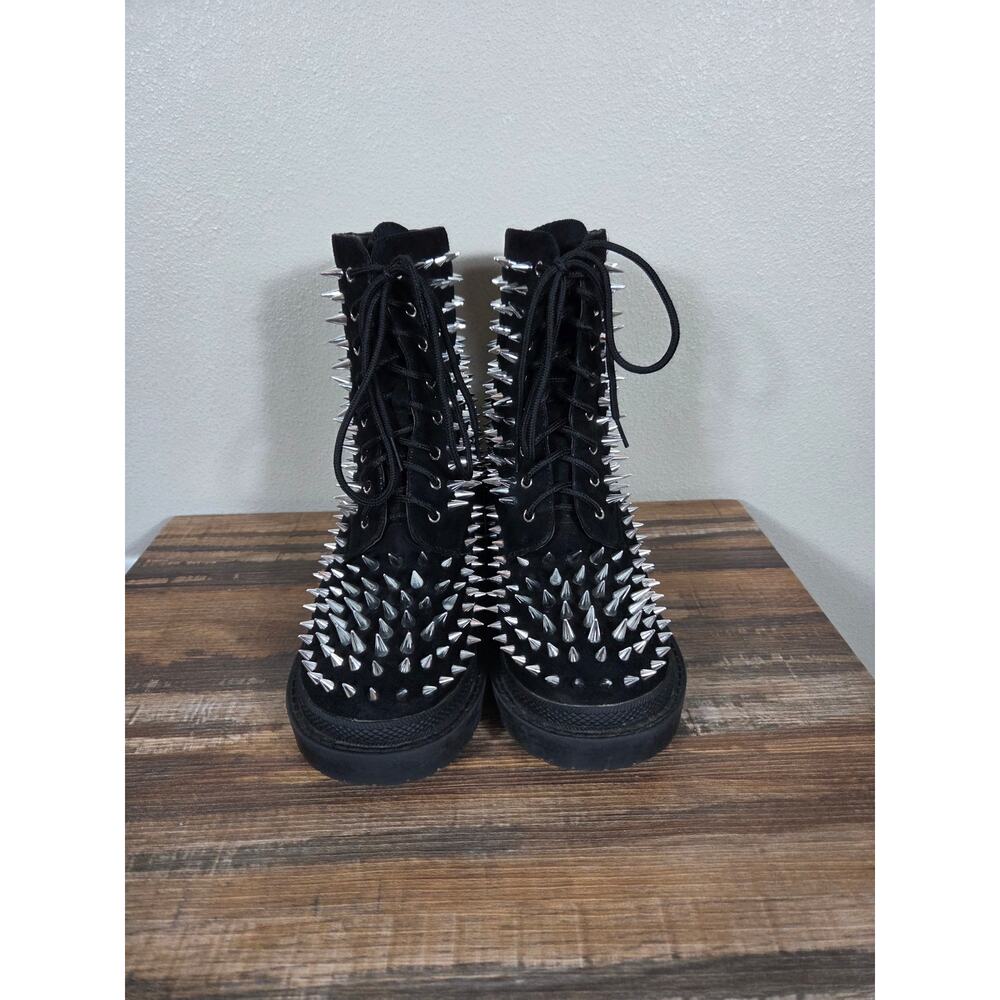 Cape Robbin Woman's Black Faux Suede Metal Spike Lace Up Combat Boots Size 8 - Picture 2 of 11